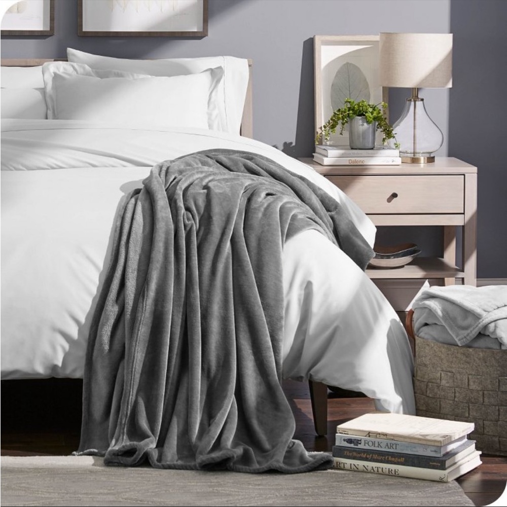 New Grey Microplush Twin/Twin XL Fleece Blanket by Bare Home